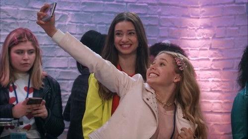 Coop & Cami Ask the World Season 2 Episode 4 - Would You Wrather Get a Selfie?