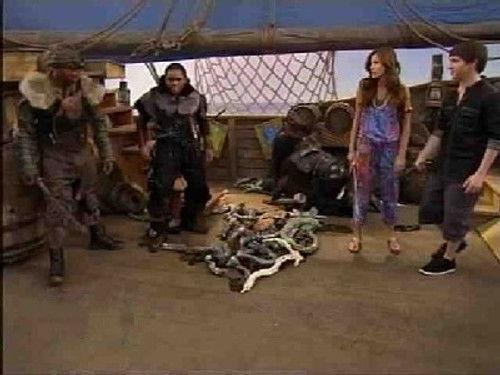 Pair of Kings Season 2 Episode 15 - The Ex Factor