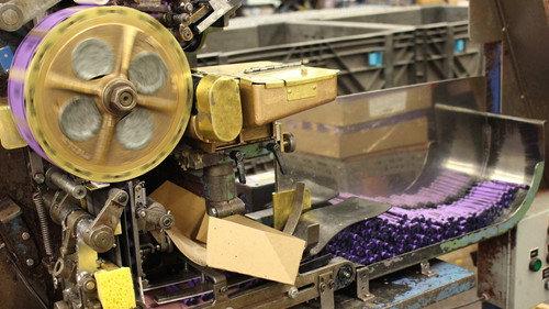 How Do They Do It? Season 14 Episode 16 - Crayons, Mirrors