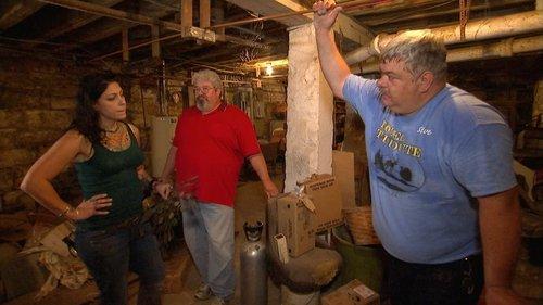 American Pickers Season 2 Episode 15 - Danielle Goes Picking