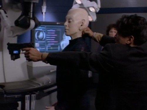 Earth: Final Conflict Season 1 Episode 12 - Sandoval's Run
