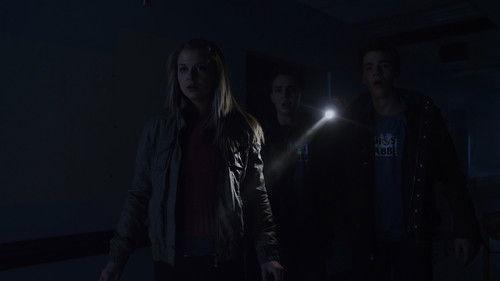 R. L. Stine's The Haunting Hour Season 1 Episode 19 - Lights Out