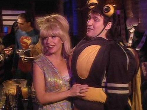 Un gars, une fille Season 3 Episode 7 - À la porte 2 - Le party d'Halloween - Chez le psy 7