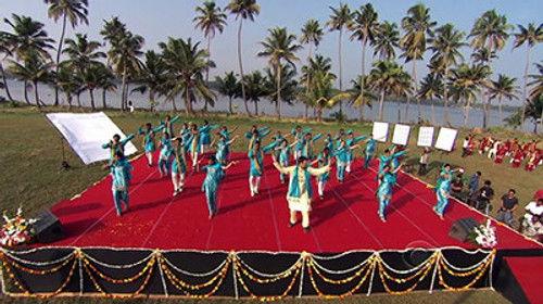 The Amazing Race Season 20 Episode 9 - Bollywood Travolta