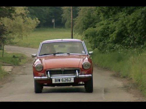 Wheeler Dealers Season 2 Episode 10 - MG MGB GT (Part 2)