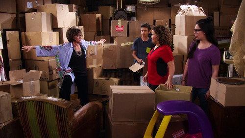 One Day at a Time Season 2 Episode 10 - Storage Wars
