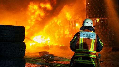 Feuer & Flamme Season 4 Episode 6 - Major fire in a tire warehouse | Firefighter trainees on fox rescue