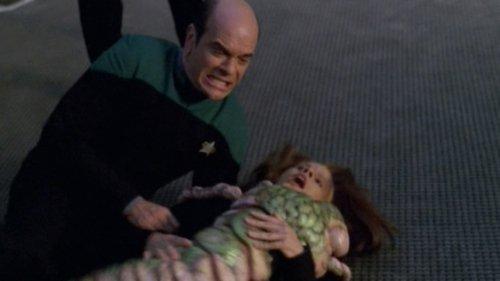 Star Trek: Voyager Season 5 Episode 8 - Nothing Human