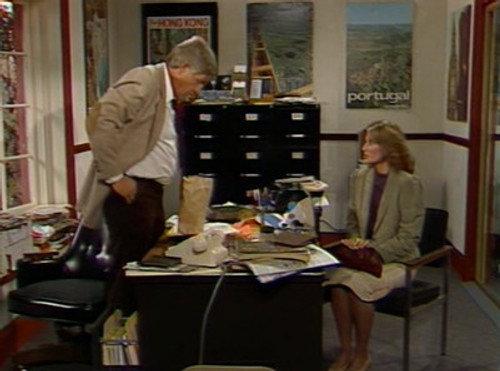 Newhart Season 1 Episode 20 - You're Homebody 'til Somebody Loves You