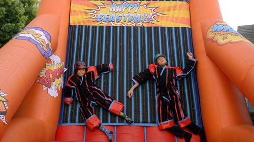 Stuck in the Middle Season 2 Episode 7 - Stuck in the Beast-Day Party