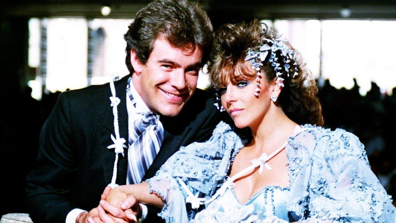 Rosa Salvaje backdrop