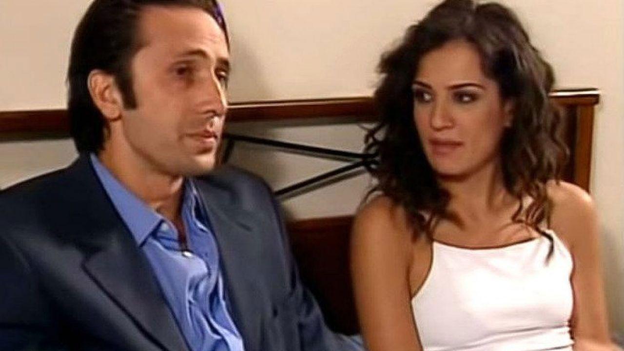 Kati trehei me tous dipla backdrop