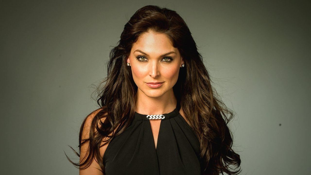 Senora Acero backdrop