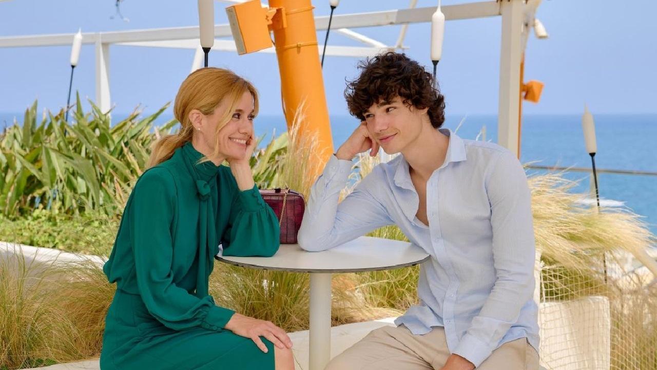 Scandal: Story of an Obsession backdrop