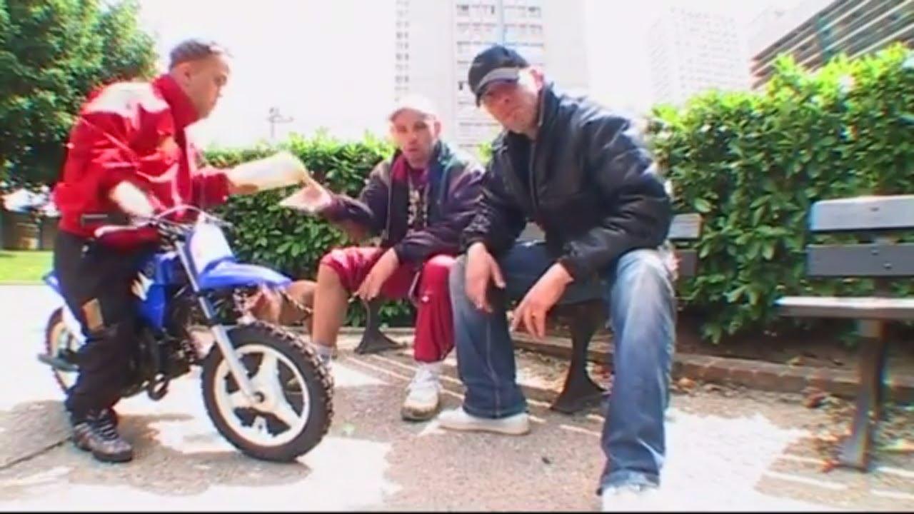 Kaïra Shopping backdrop