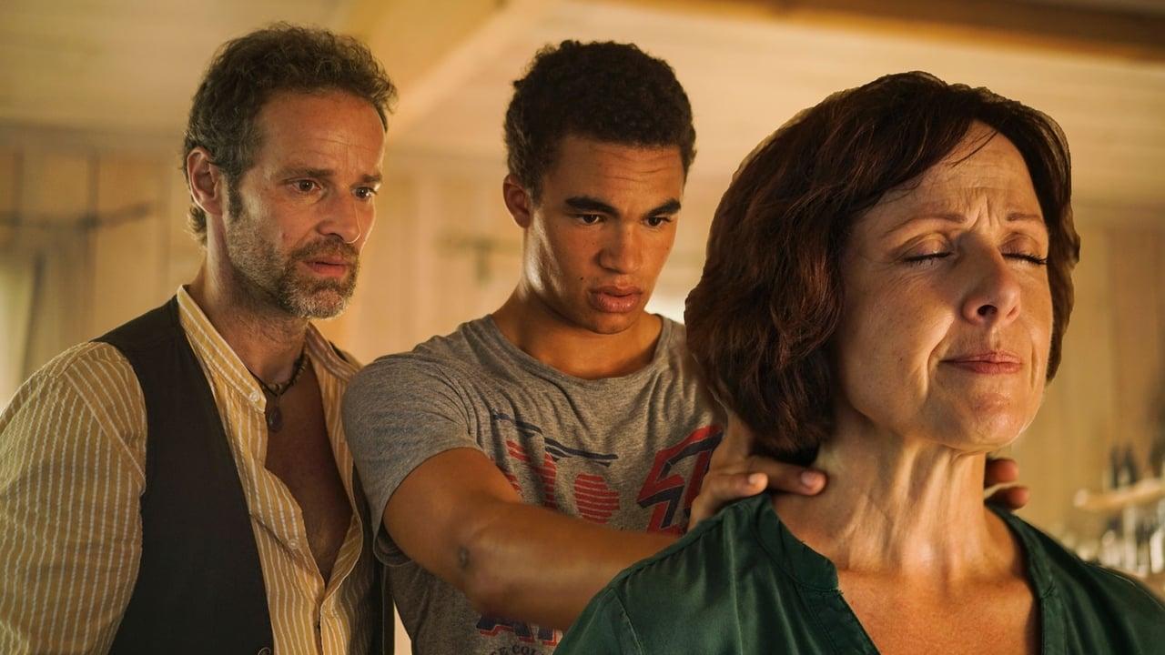 La Dernière Vague backdrop