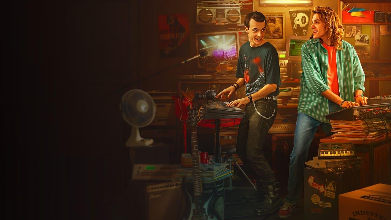 Hanno ucciso l'Uomo Ragno - La leggendaria storia degli 883 backdrop