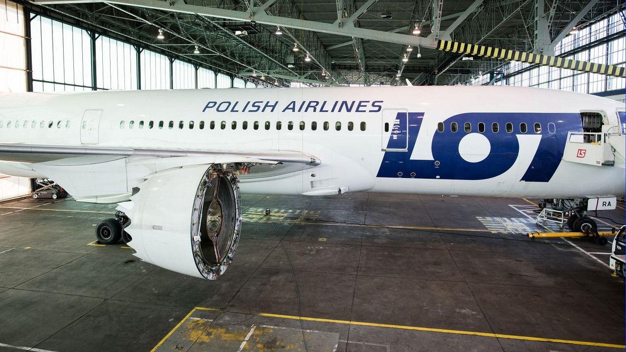 Operacja: LOT backdrop