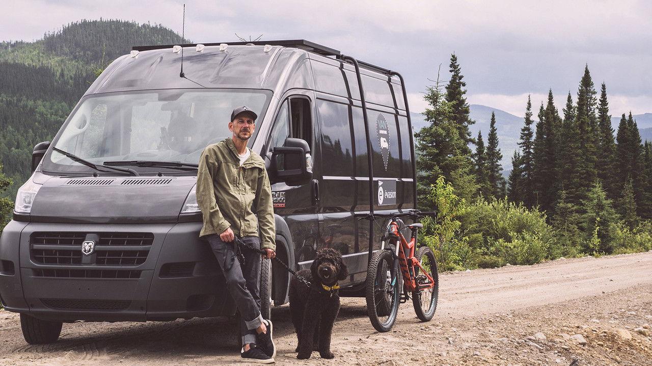 Van Aventure backdrop