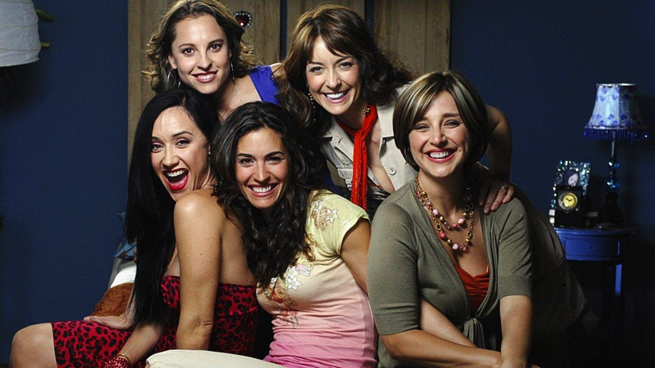 S.O.S.: Sexo y otros Secretos backdrop