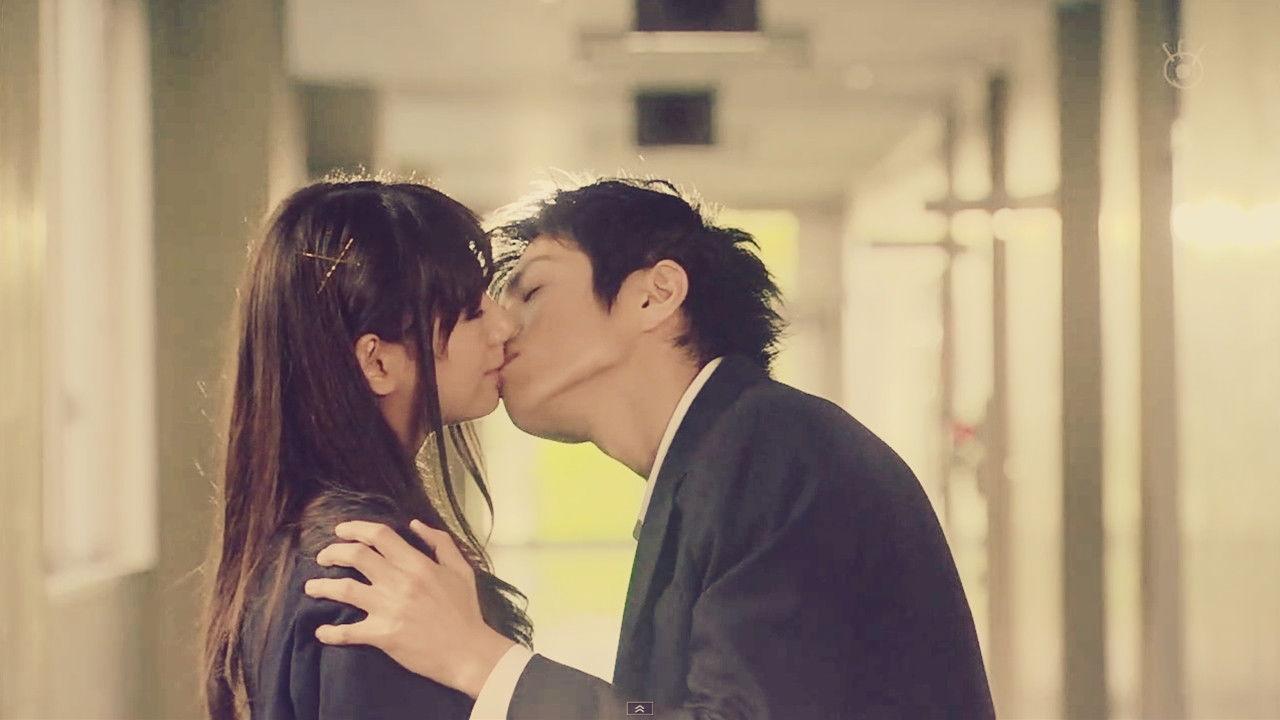 Yamada-kun and the Seven Witches backdrop