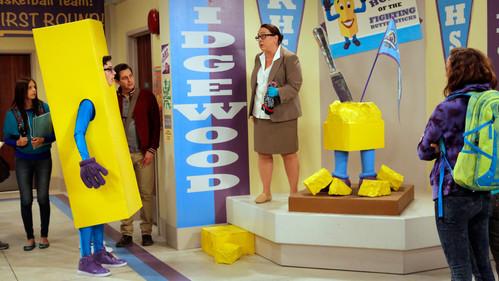 Liv and Maddie Season 2 Episode 22 - Frame-A-Rooney