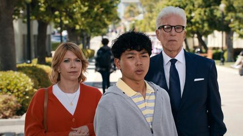 A Man on the Inside Season 2 Episode 3 - Family Weekend