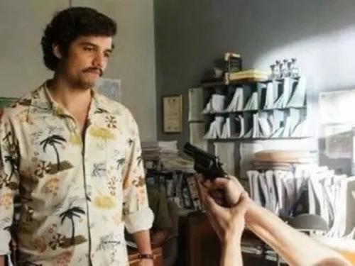 Pablo Escobar: The Drug Lord Season 1 Episode 25 - Escobar's own men begin to betray him