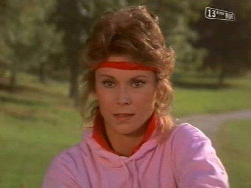 Scarecrow and Mrs. King Season 1 Episode 8 - Saved by the Bells