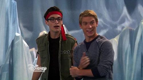 Liv and Maddie Season 3 Episode 18 - Friend-A-Rooney
