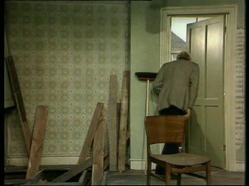 Some Mothers Do 'Ave 'Em Season 3 Episode 1 - Moving House