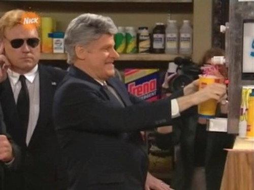 Kenan & Kel Season 1 Episode 14 - In the Line of Kenan