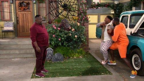 The Neighborhood Season 4 Episode 6 - Welcome to the Haunting