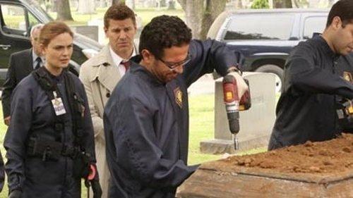 Bones Season 9 Episode 22 - The Nail in the Coffin