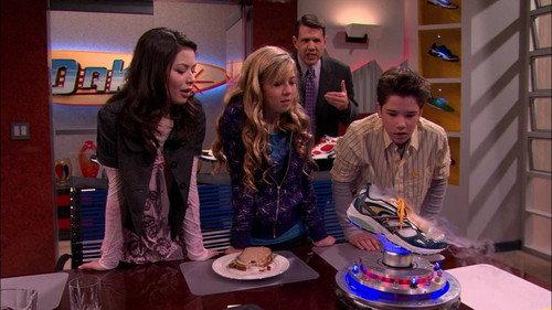iCarly Season 1 Episode 18 - iPromote Techfoots