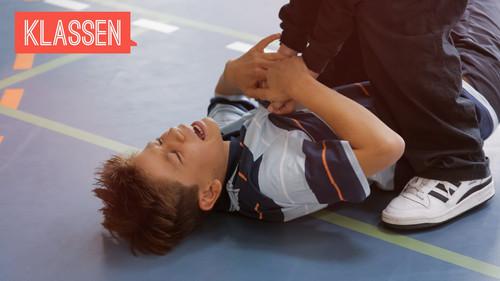 Klassen Season 12 Episode 23 - Burned teddy bears and bullying