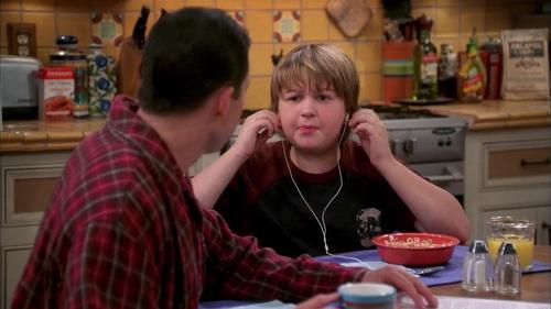 Two and a Half Men Season 5 Episode 6 - Help Daddy Find His Toenail