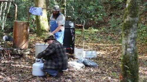 Moonshiners Season 7 Episode 18 - Nail in the Coffin