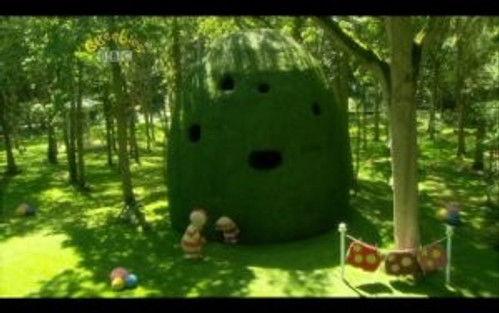 In the Night Garden Season 1 Episode 17 - Funny Noise Coming From the Pinky Ponk