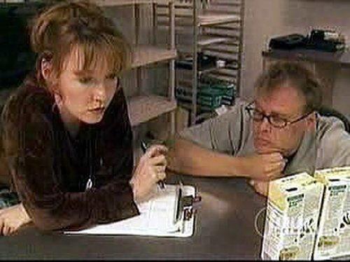 Good Eats Season 3 Episode 5 - Behind the Bird