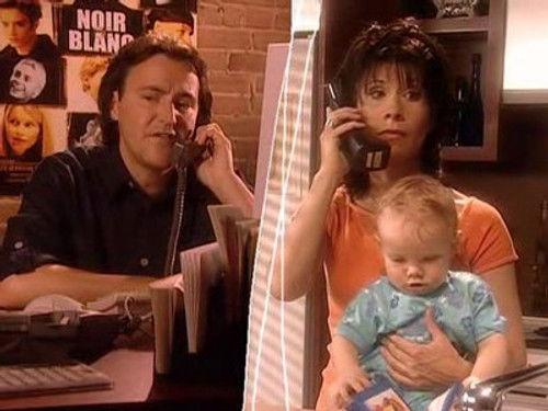 Un gars, une fille Season 5 Episode 5 - Au téléphone 6 - À la pharmacie 3 - À la discothèque