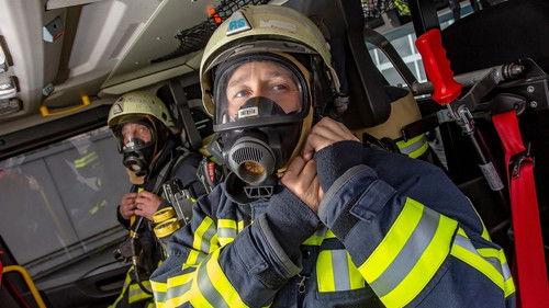 Feuer & Flamme Season 4 Episode 2 - Serious traffic accident | Practice with poisonous animals for emergencies