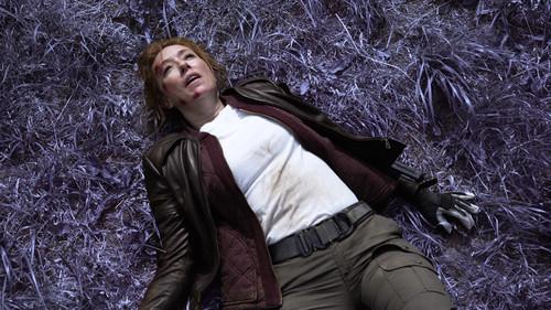 Lost in Space Season 1 Episode 5 - Transmission