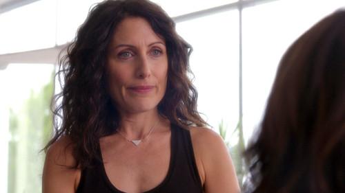 Girlfriends' Guide to Divorce Season 2 Episode 2 - Rule #77: Don't Blow The Bubble