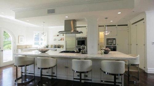 My Favorite Place Season 1 Episode 11 - Personalized Decorating