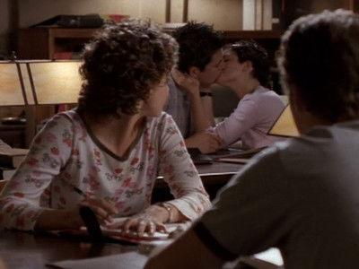 Felicity Season 2 Episode 22 - Final Answer