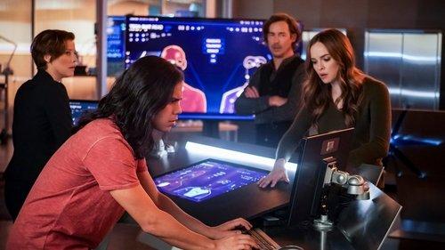The Flash Season 5 Episode 15 - King Shark vs. Gorilla Grodd