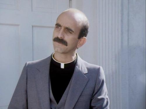 The Dukes of Hazzard Season 6 Episode 19 - Close Call for Daisy