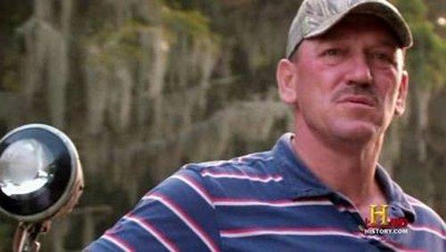 Swamp People Season 1 Episode 1 - Big Head Bites It