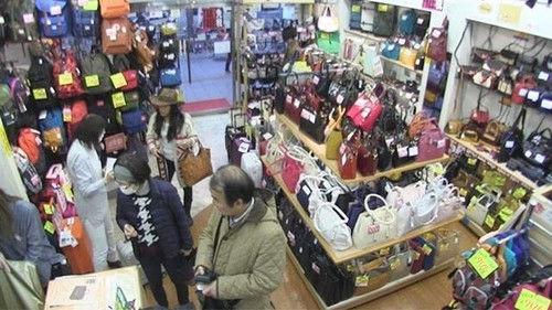 Document 72 Hours Season 8 Episode 11 - Spring at a Bag Store on the Street Corner